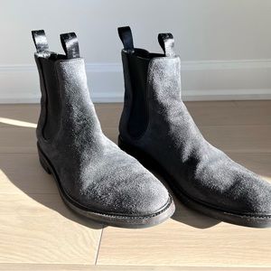 Men’s sz 12 Blue suede rag & bone Chelsea boots, in amazing shape. So versatile!